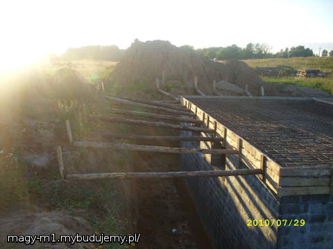 TAKIE JAKIES FACHOWE PODPORKI:) OKNA OD GARAZU