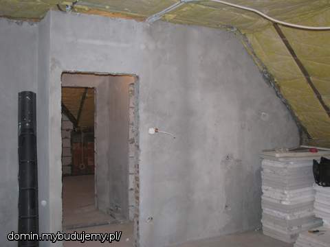 TYNK CEMENTOWO WAPIENNY+ ZACIERANIE PIASKIEM KWARCOWYM.