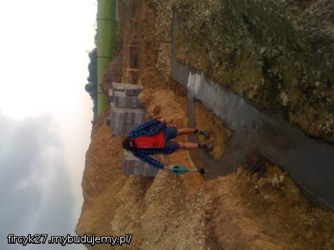 Podlewanie ław fundamentowych, z  za 5 minut podlewanie z chmury:)