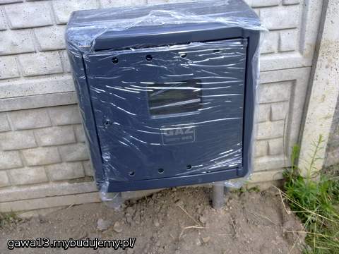 skrzynka GAZ w ogrodzeniu
