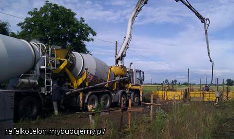 a teraz beton w szalunki