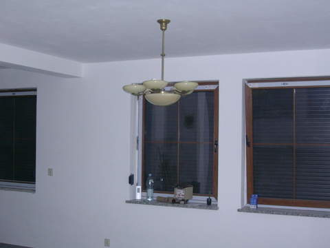 żyrandol po babci znalazł swoje miejsce w salonie