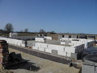 początek murowania ścian