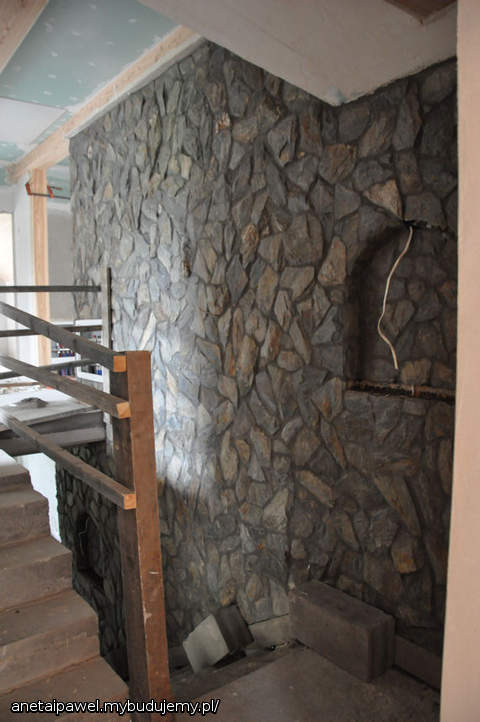 ściana po ofugowaniu - jeszcze schnie :) teraz impregnat i 1001 drobiazgów