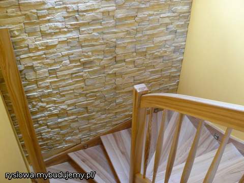 kamień na klatce schodowej