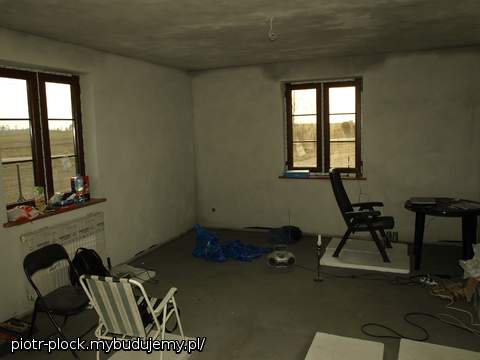 przeglądałem zdjęcia i nie mogłem się powstrzymać - jak jeszcze niedawno wszystko wyglądało, szkoda że nie mam wcześniejszych (albo gdzieś mam, tylko gdzie?); mała seria zdjęć robionych zaraz po wylewkach;
tutaj salon