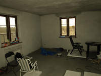 przeglądałem zdjęcia i nie mogłem się powstrzymać - jak jeszcze niedawno wszystko wyglądało, szkoda że nie mam wcześniejszych (albo gdzieś mam, tylko gdzie?); mała seria zdjęć robionych zaraz po wylewkach;
tutaj salon