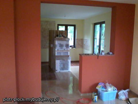 kuchnia w oczekiwaniu na meble - sprzęty już stoją