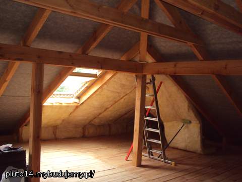 Poddasze w trakcie ocieplania