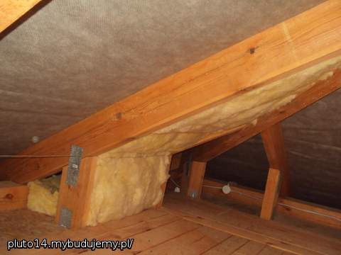 Poddasze ociepliłem wełną 15cm (między krokwiami) potem dam jeszcze 10 cm na wierzch. W sumie będzie 25 cm.