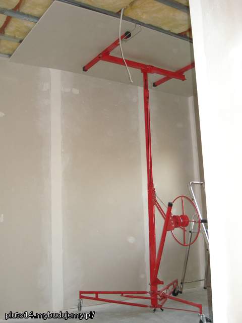 Montaż sufitu - specjalnym podnośnikem to pestka, zajęlo mi to 2 dni ( cały sufit)