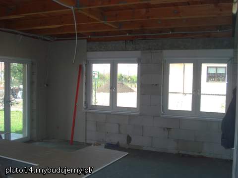 Salon - w trakcie przyklejania