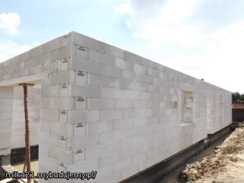 bok domu od strony garażu