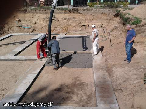 Pierwsze wypełnienia ławy.