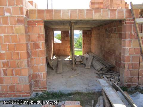 Garaż już z zalaną płytą