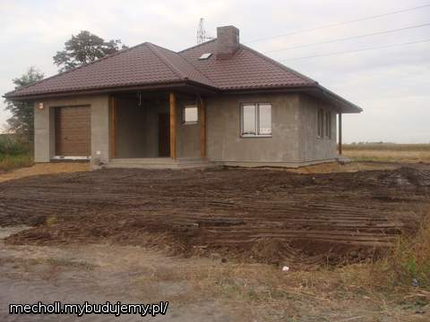 20 wywrotek ziemi poszło na podniesienie terenu < jeszcze 4 są zamówione > ale myślę, że było warto