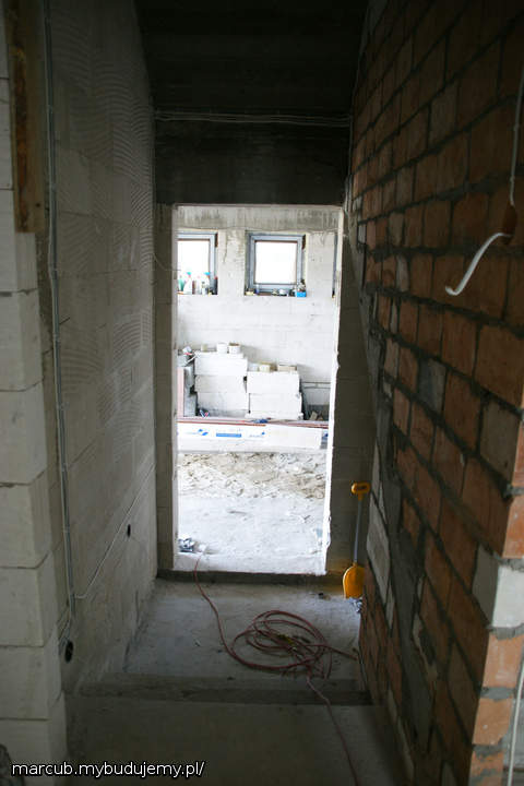 przejście do garażu