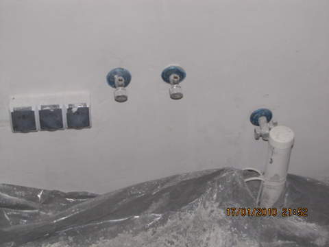 Gniazdka, woda oraz przygotowanie pod szufelkę do centralnego odkurzacza w kuchni