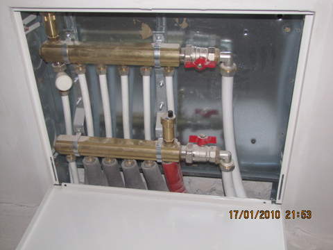 Rozdzielacz ciepła na górze