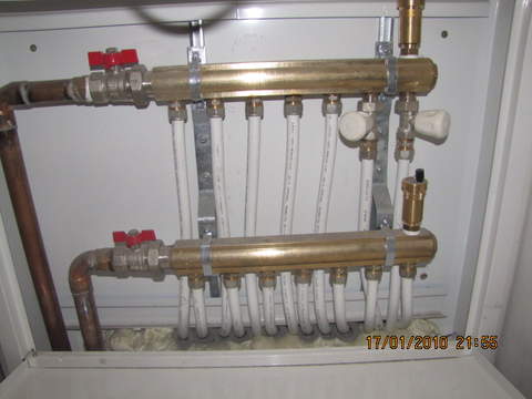 Rozdzielacz ciepła na dole