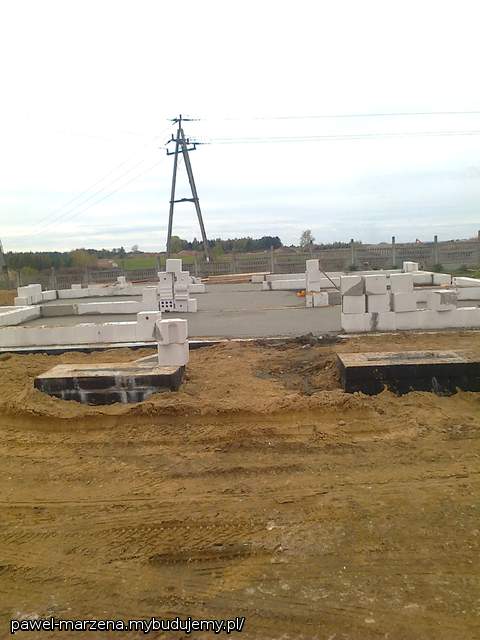 Fundamenty wylane, Pierwsza warstwa bloczka Silka