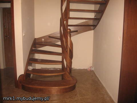 schody jeszcze bez lampek