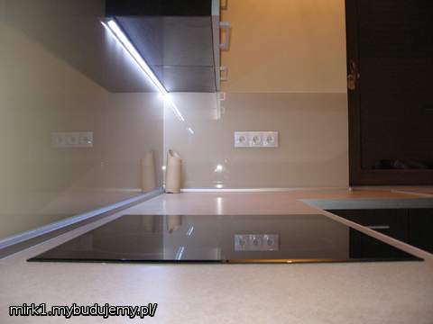 kuchnia w miejscu, gdzie oryginalnie w projekcie był pokój, zamiast aneksu kuchennego jest mój gabinet