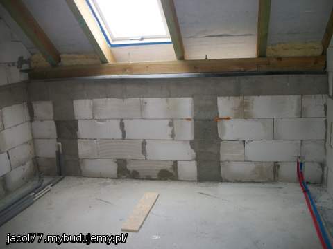 Łazienka na górze,podejście pod wannę i grzejnik