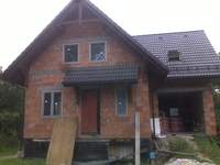 ostatnie zdjęcie czerwonego domu