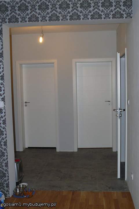 Przedpokój - widok z salonu