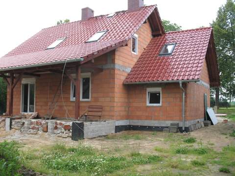 bez okna w kuchni - powiększono garaż o kotłownię