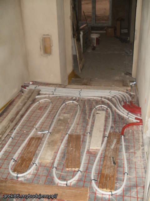 ogrzewanie podlogowe korytarzyk  przy wejsciu