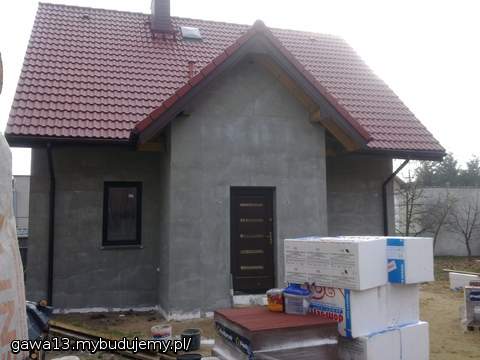 obłożona styropiankiem i obklejona siateczką i kleikiem ;)                         resztę z zewnątrz zostawiamy na wiosnę.