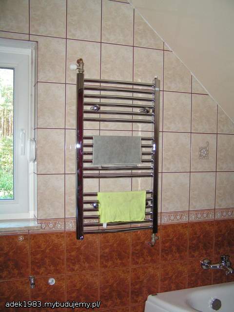 Grzejnik na górze.