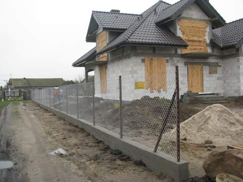 i siatkę zaciągnąć - kolejne doświadczenie na koncie ;) w tle widać czyściutki dach :)