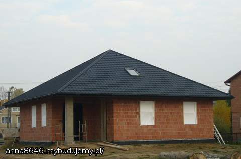 dom w surowym stanie