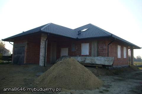 dom w surowym stania