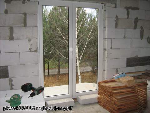 drzwi balkonowe na piętrze