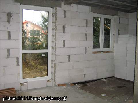 drzwi tarasowe i okno w kuchni