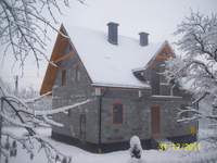 No i mamy zimę. Śnieg pięknie przykrył nasz domek :)!