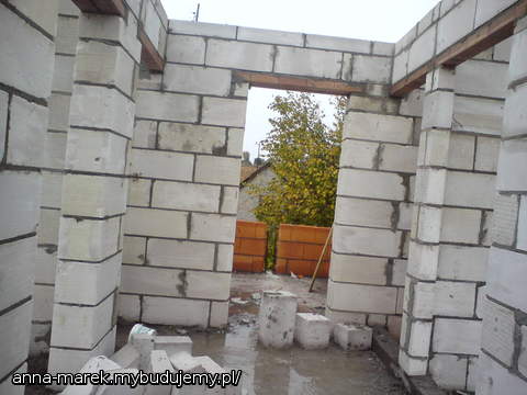 góra skończona,od strony schodów