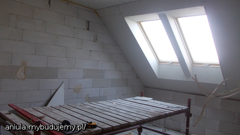 Pokoik córki-poddasze.