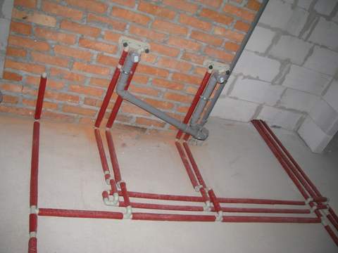 tu będą stały nasze umywalki po lewej WC ;)