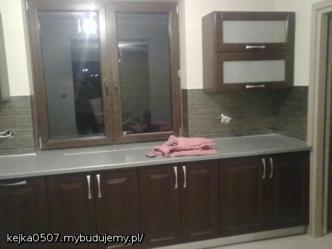 przy wejściu do spiżarni