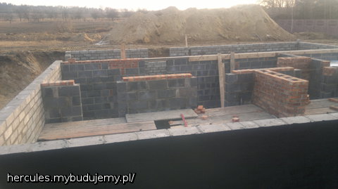 czary mary i stoją ściany....