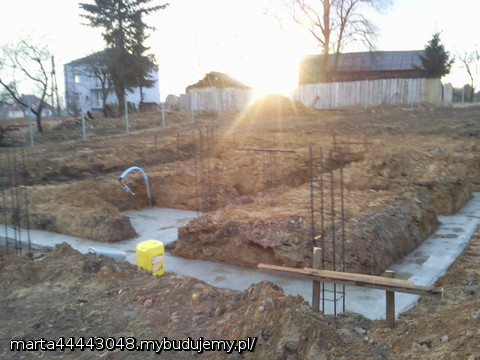 zachód słońca nad... fundamentem- pięknie