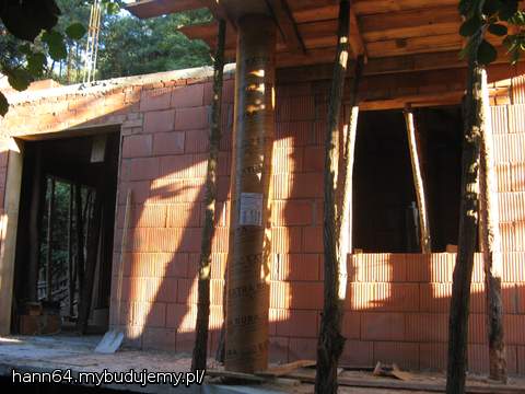 Balkon podparty nieźle.