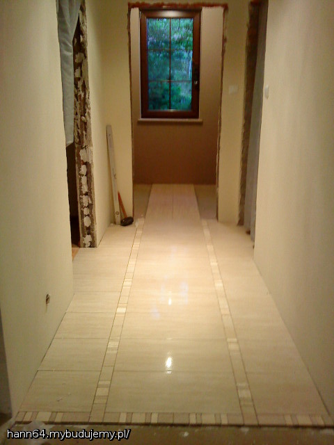 Zaczynamy podłogę w holu