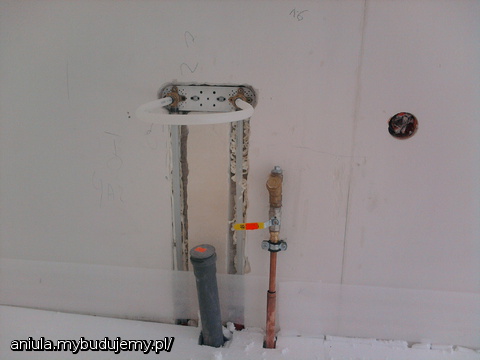 Mamy już prąd,gaz i wodę ,rozprowadzone centralne ogrzewanie.