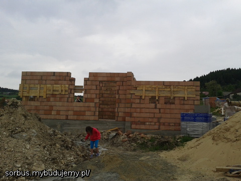 zdjęcie od frontu domu po lewej kuchnia po prawej kotłownia w miejscu garażu :)